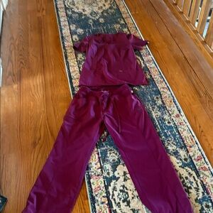 Cherokee Infiniti Scrub Set. Medium petite/short pants. Top small (fits medium)